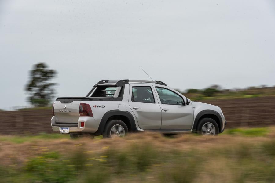  Renault Duster Oroch Dynamique 2.0 4x4 2018 года  (фото 31 из 40)